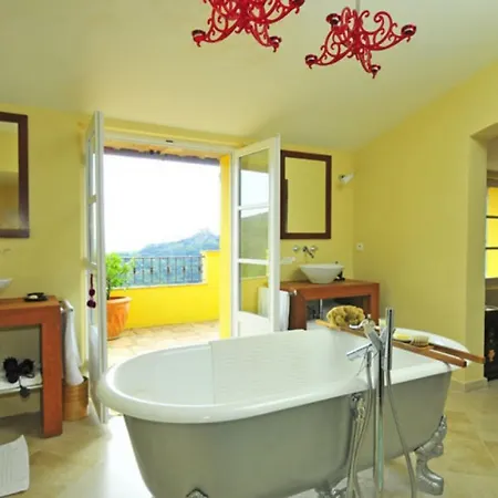 Villa Astounding Muriel In Saint Tropez